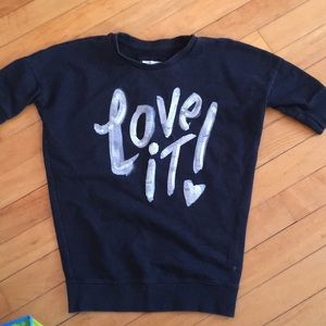 Black shortsleeved sweatshirt